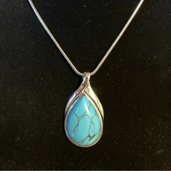 🌸Lia Sophia Necklace - Picture 1 of 6